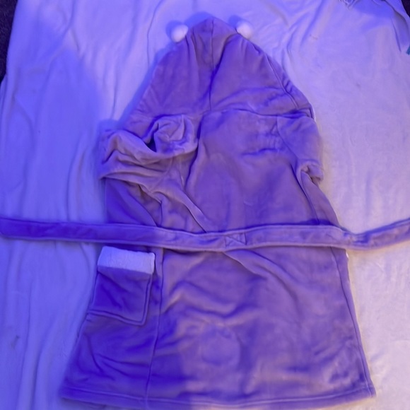 Purple robe! Good for sleeping or getting out the shower! - Picture 3 of 3